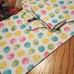 Table runner and eight cloth napkins